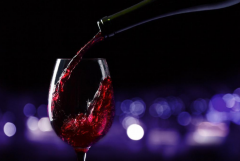 82年拉菲红葡萄酒是82年的